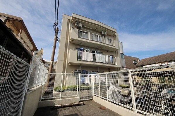 エルシャトルAの物件外観写真